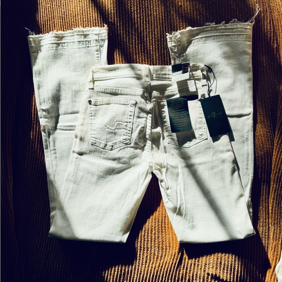 7 For All Mankind White Low Rise Raw Hem Flare Jeans Sz 25. NWT - Picture 4 of 8